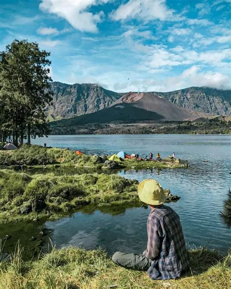 Destinasi Adventure yang Populer di Indonesia: Harga Tiket Danau Segara Anak